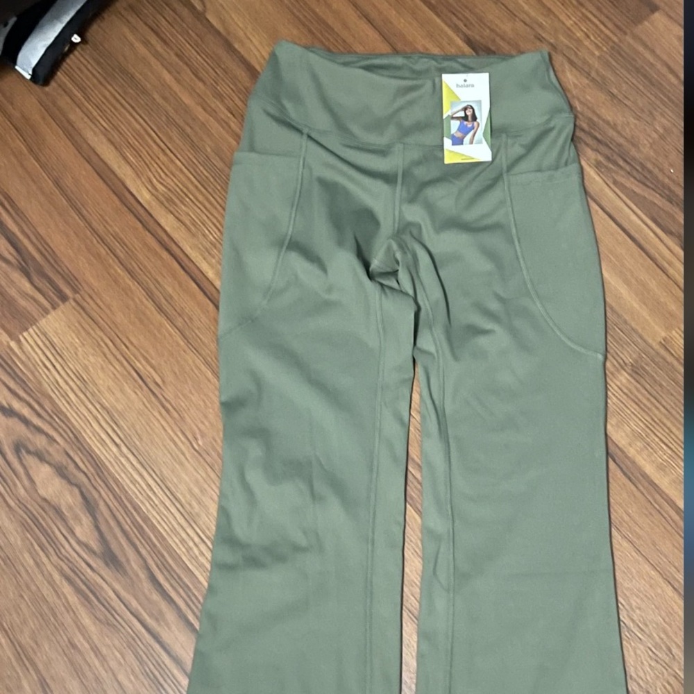 Green flared sports leggings